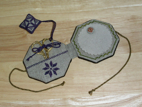 Quaker Ball Accessory Detail - scissors & needles book